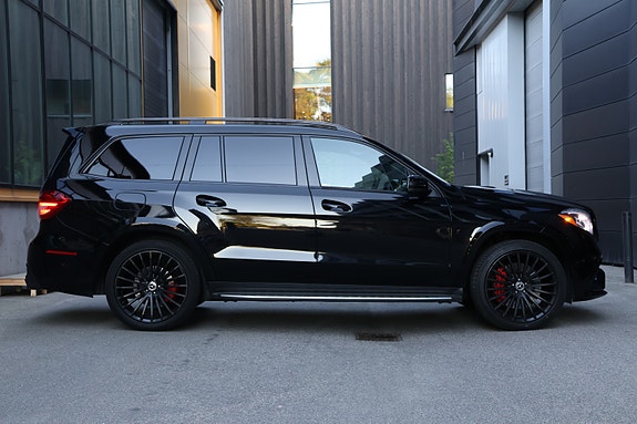 Mercedes-Benz GLS63 11 of 30