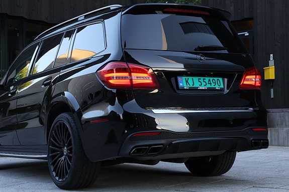 Mercedes-Benz GLS63 21 of 30