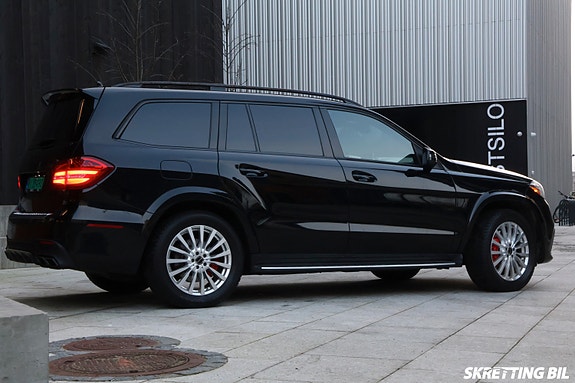 Mercedes-Benz GLS63 28 of 30