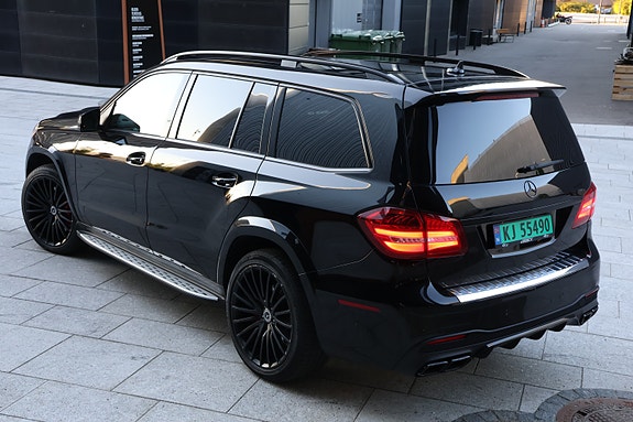 Mercedes-Benz GLS63 23 of 30