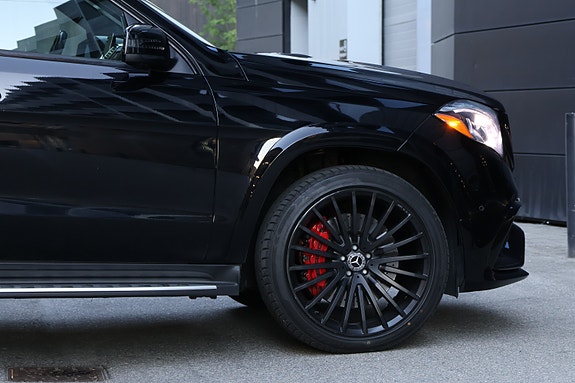 Mercedes-Benz GLS63 24 of 30