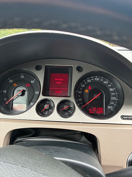 Volkswagen Passat 12 of 30