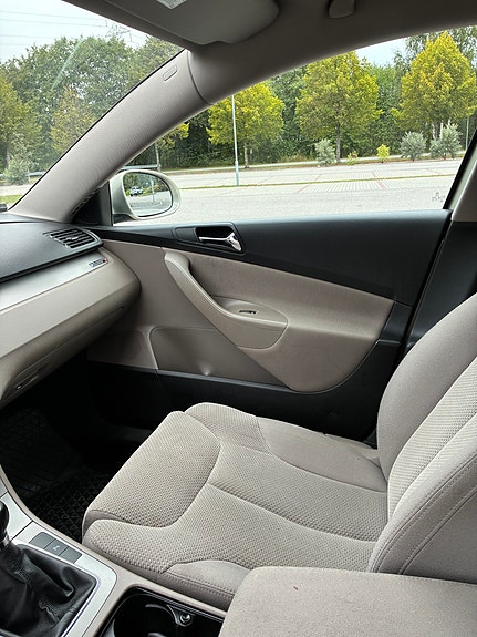 Volkswagen Passat 15 of 30