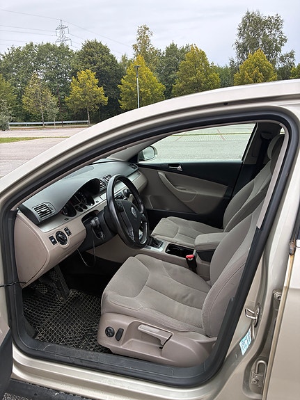Volkswagen Passat 13 of 30