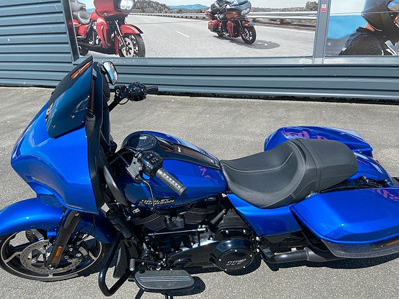 Harley-Davidson Street Glide 7 of 11