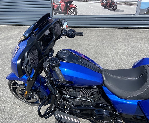 Harley-Davidson Street Glide 3 of 5
