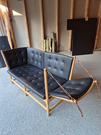 Skinnsofa. Børge Mogensen | The Spoke-Back Sofa, for Fredericia Furniture.
