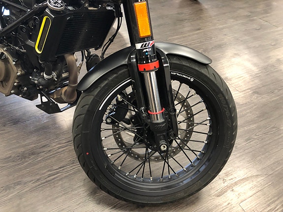 Husqvarna 125 Svartpilen 3 of 5