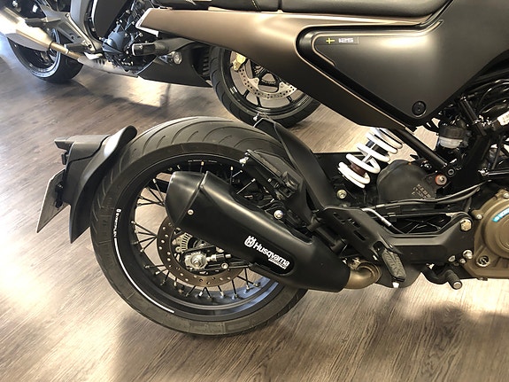 Husqvarna 125 Svartpilen 5 of 5