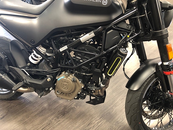 Husqvarna 125 Svartpilen 4 of 5