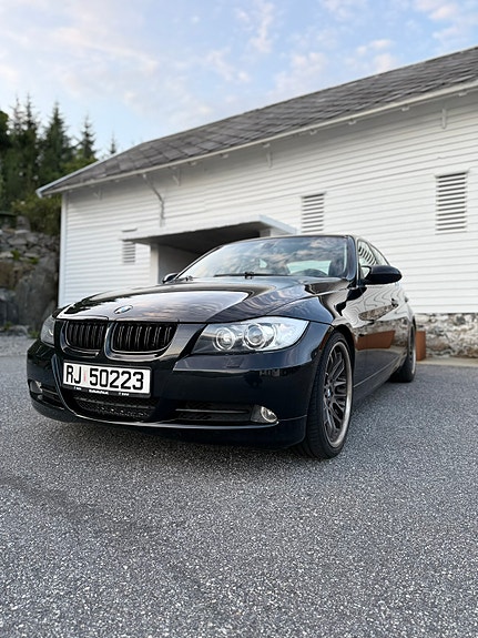 BMW 325i 2 of 5