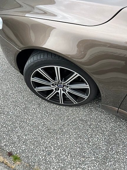 Volvo V70 2 of 4