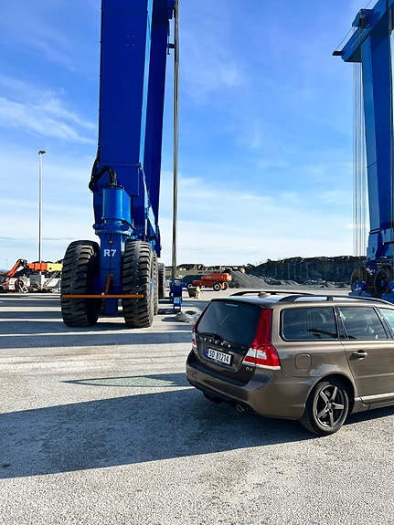 Volvo V70 3 of 4