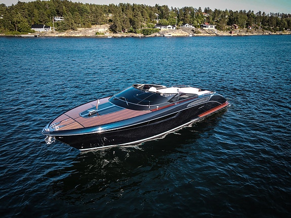 Rivamare 38 - Eksklusiv og rålekker daycruiser for salg! 2 of 18