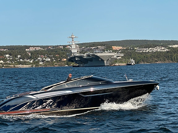 Rivamare 38 - Eksklusiv og rålekker daycruiser for salg! 3 of 18