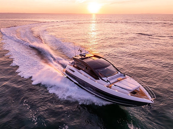 Sunseeker Predator 55 2 of 15