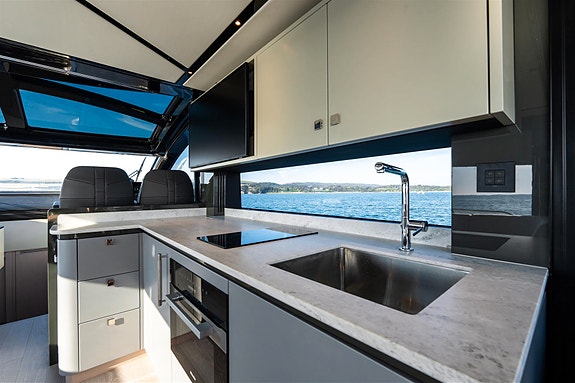 Sunseeker Predator 55 7 of 15