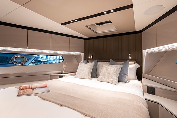 Sunseeker Manhattan 68 - Vises under Cannes Yachting Festival 2026 29 of 30