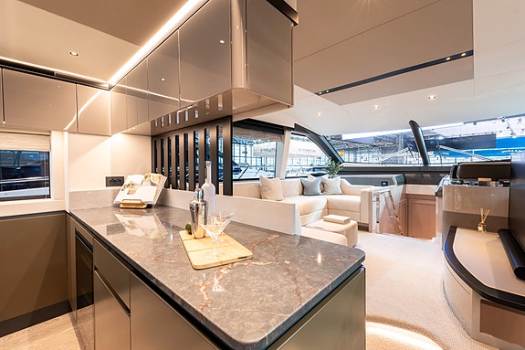 Sunseeker Manhattan 68 - Vises under Cannes Yachting Festival 2026 9 of 30