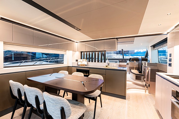 Sunseeker Manhattan 68 - Vises under Cannes Yachting Festival 2026 7 of 30