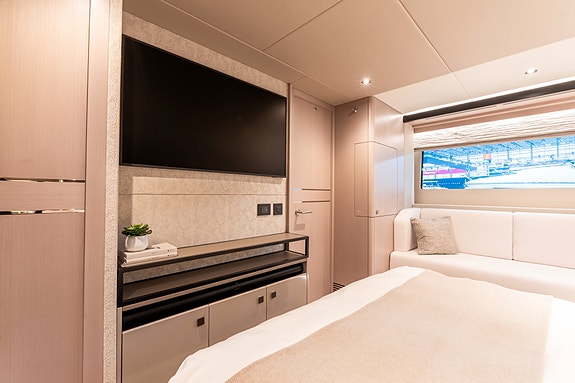Sunseeker Manhattan 68 - Vises under Cannes Yachting Festival 2026 18 of 30