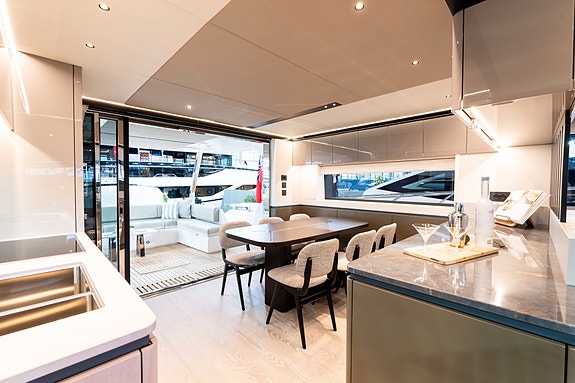 Sunseeker Manhattan 68 - Vises under Cannes Yachting Festival 2026 11 of 30
