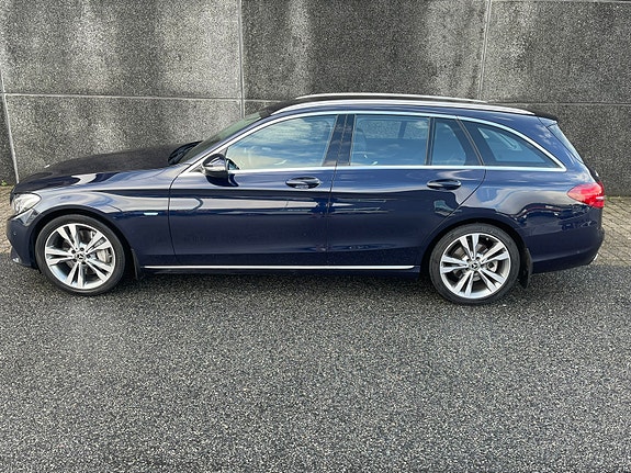 Mercedes-Benz C350 7 of 8