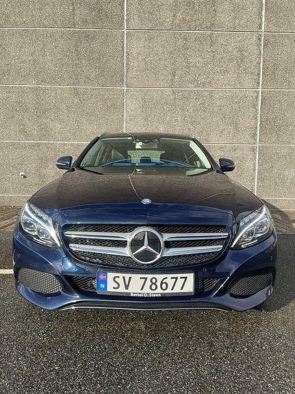 Mercedes-Benz C350 4 of 8
