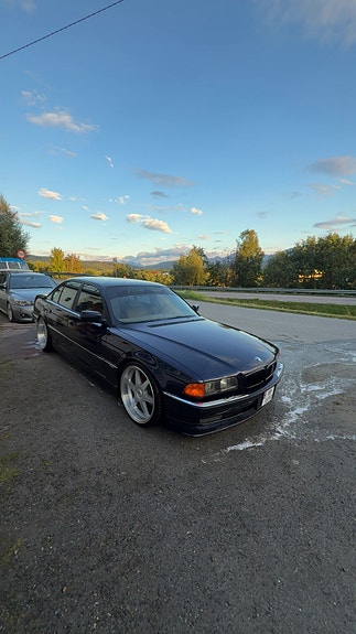 BMW 7-Serie 5 of 19