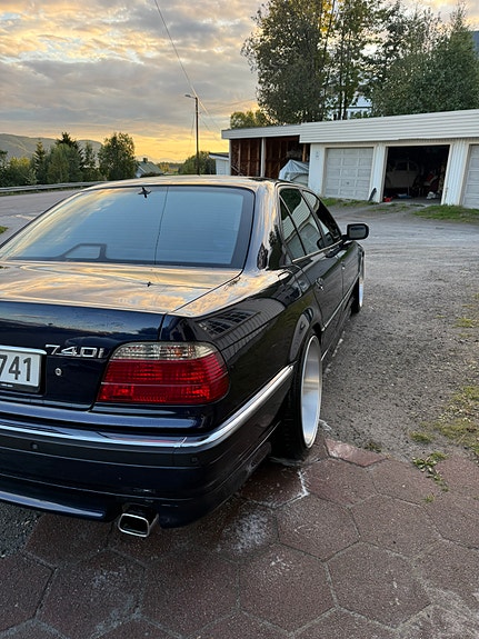BMW 7-Serie 6 of 19