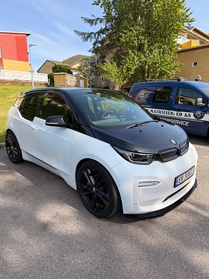 BMW i3 2 of 8
