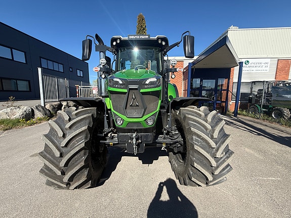 Deutz Fahr 6135C TTV 2 of 10