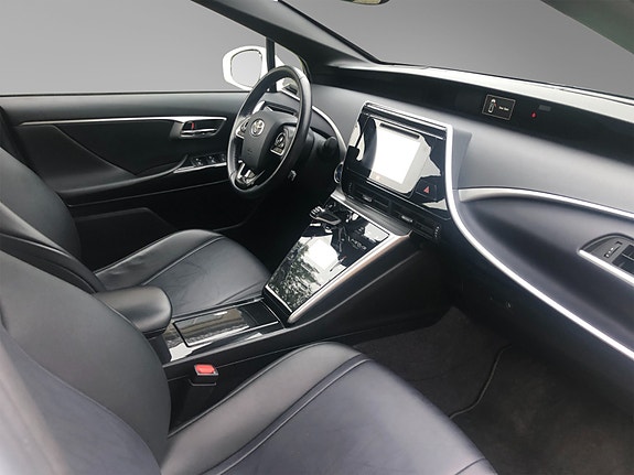 Toyota Mirai 14 of 24