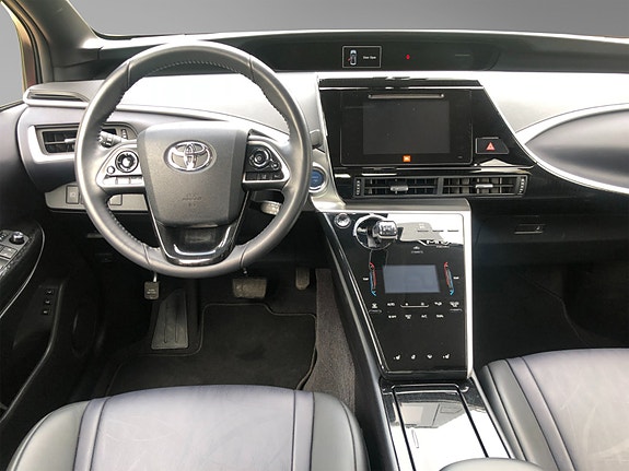 Toyota Mirai 14 of 23