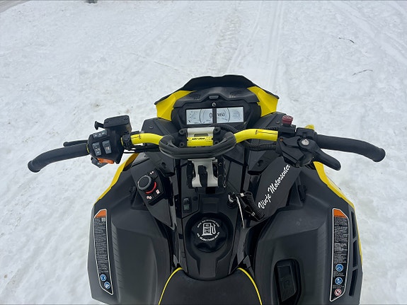 Ski-doo RENEGADE 900 ACE TURBO XRS 5 of 8