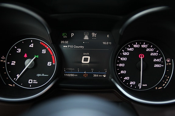 Alfa Romeo Stelvio 5 of 5
