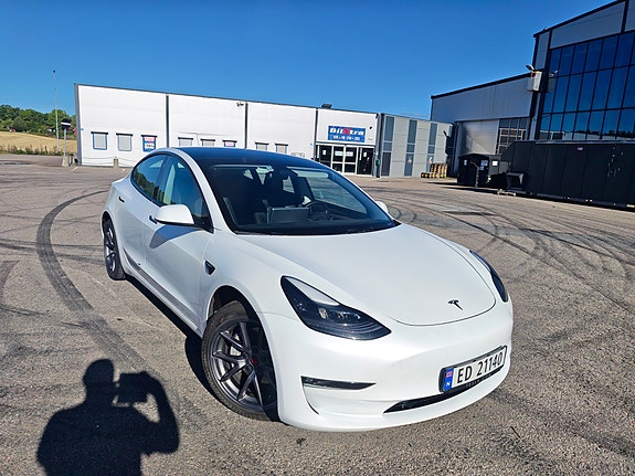 Tesla Model 3 2 of 15
