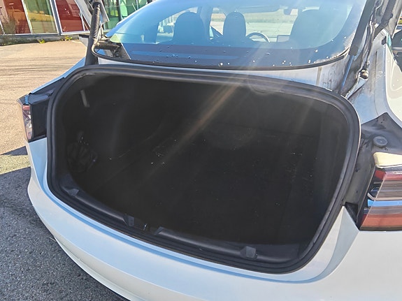 Tesla Model 3 8 of 15