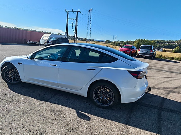 Tesla Model 3 4 of 15