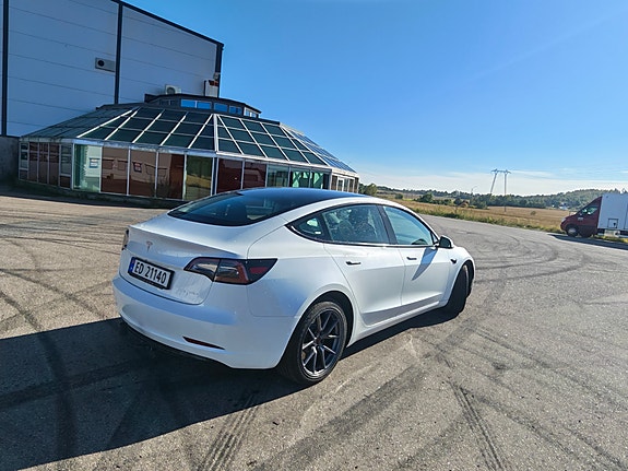 Tesla Model 3 3 of 15