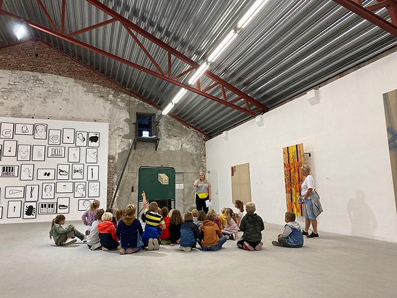 Hver høst tar vi imot skoleklasser i regi av Den Kulturelle Skolesekken (DKS), både fra barne- og ungdomstrinnet, samt videregående opplæring.