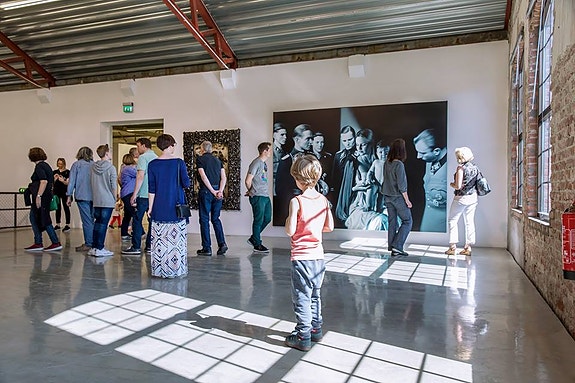 Hver søndag kan publikum bli med på gratis omvisning kl. 13 og 15. Dette er et populært tilbud.