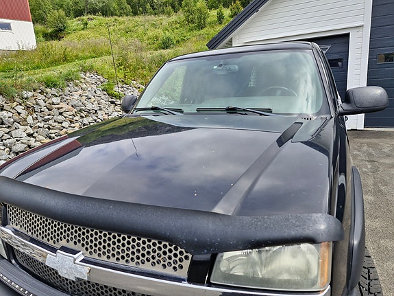 Chevrolet Silverado 2 of 5