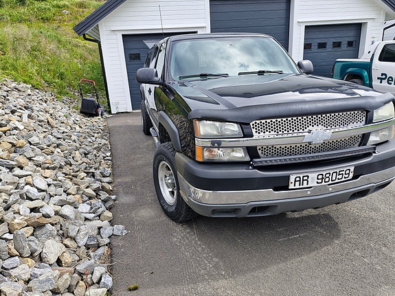 Chevrolet Silverado 3 of 5