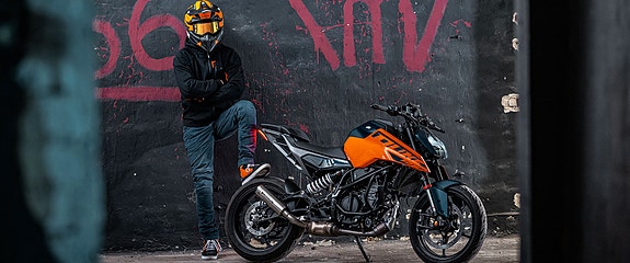 KTM 125 Duke 3 of 9