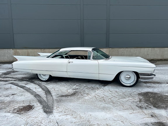 Cadillac Deville 3 of 5