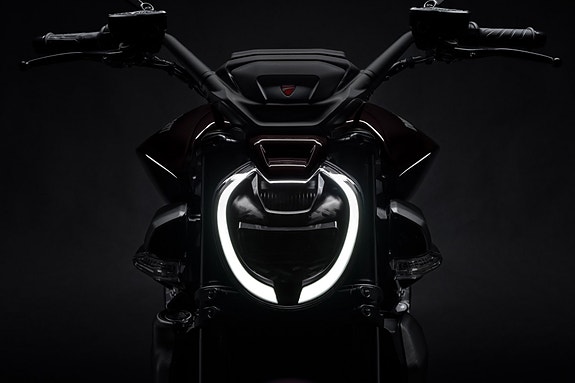 Ducati XDiavel V4 6 of 12