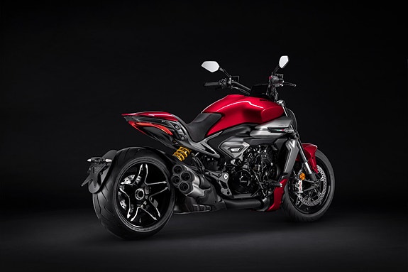 Ducati XDiavel V4 2 of 5