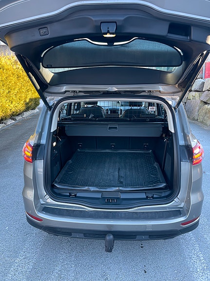 Ford S-MAX 6 of 24