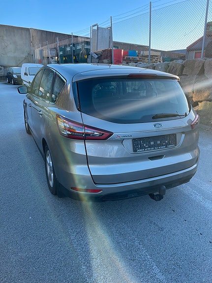 Ford S-MAX 4 of 24